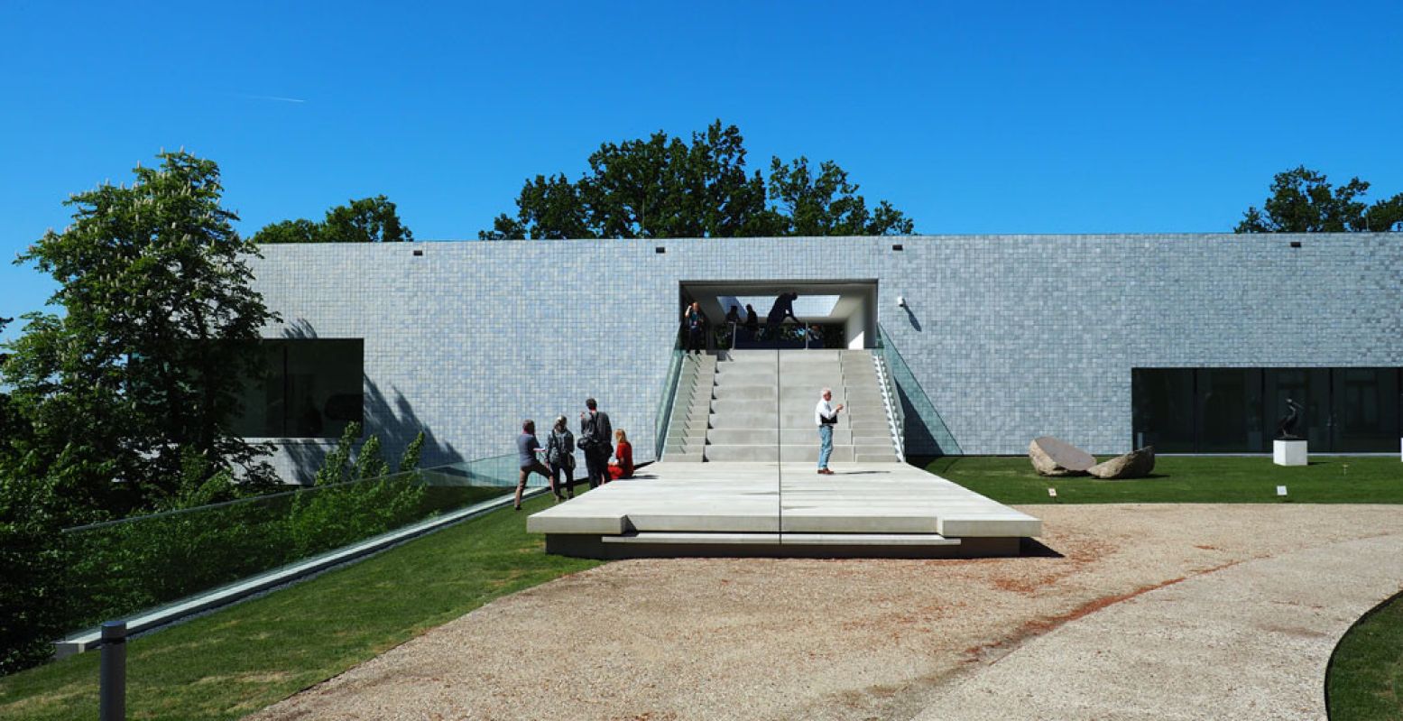 De nieuwe trap, dwars door het museum. Foto: DagjeWeg.NL