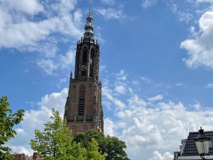 Alleen met een gids van Gilde Amersfoort kun je de Koppelpoort in. Foto: Gilde Amersfoort Alleen met een gids van Gilde Amersfoort kun je de Koppelpoort in. Foto: Gilde Amersfoort