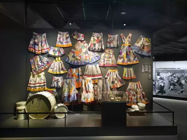 Bevrijdingsrokken. Foto: Vrijheidsmuseum © Flip Franssen