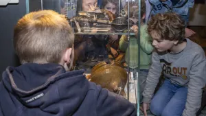 Oeroude botten, een leren muil en.... Foto geüpload door gebruiker Waterlinie Evenement