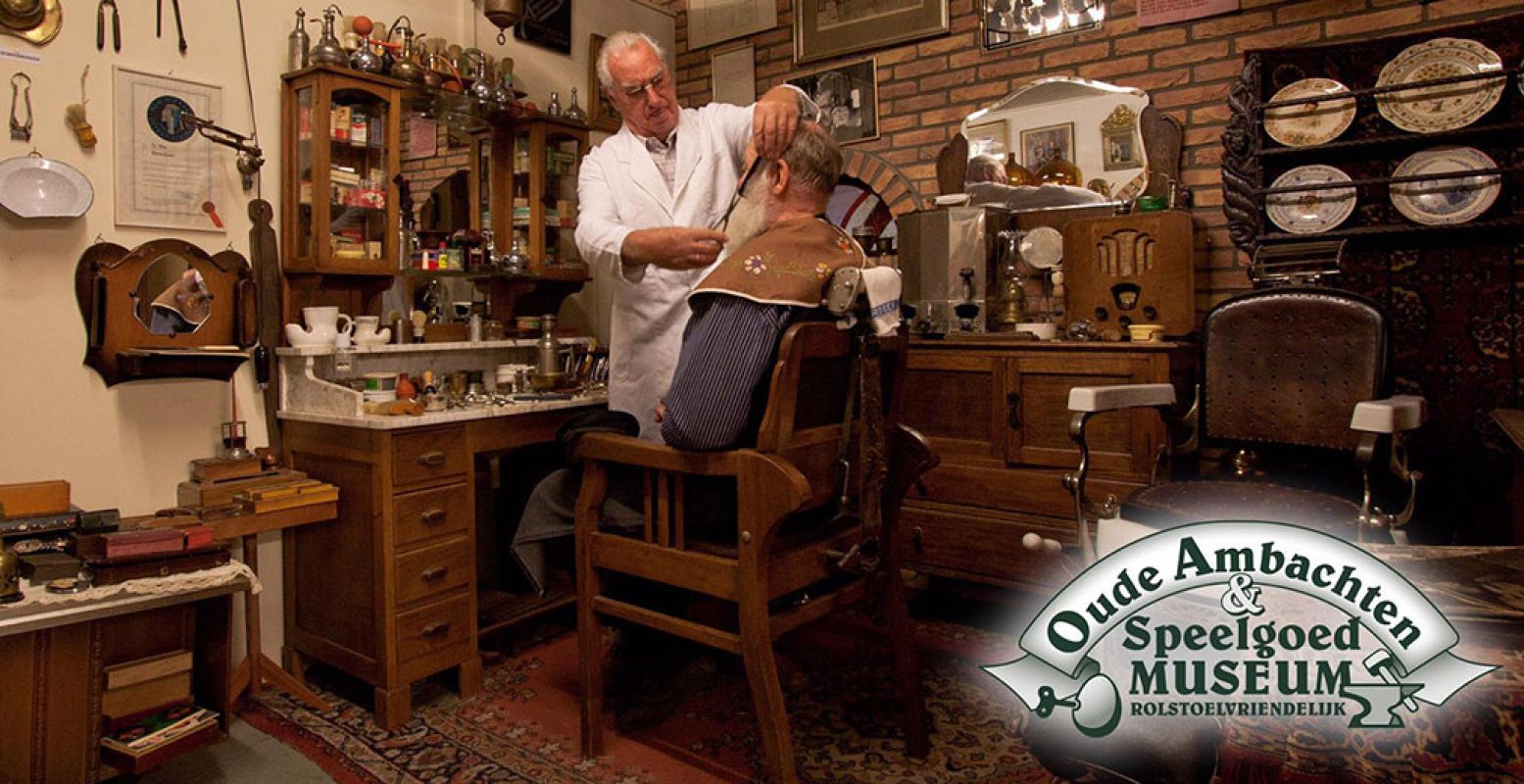 Een kijkje bij de ouderwetse barbier. Foto: Oude Ambachten & Speelgoed Museum