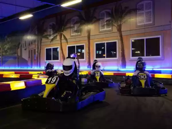 Kartplaza Actionworld Wie is he snelst op de superlange kartbaan? Foto: Kartplaza Actionworld