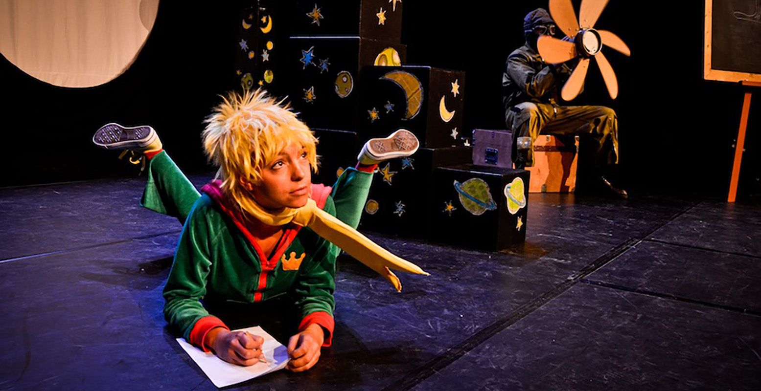 Reis mee met De Kleine Prins tijdens een sprookjesachtige voorstelling. Foto: Theater Van Santen © Nina Schuyffel