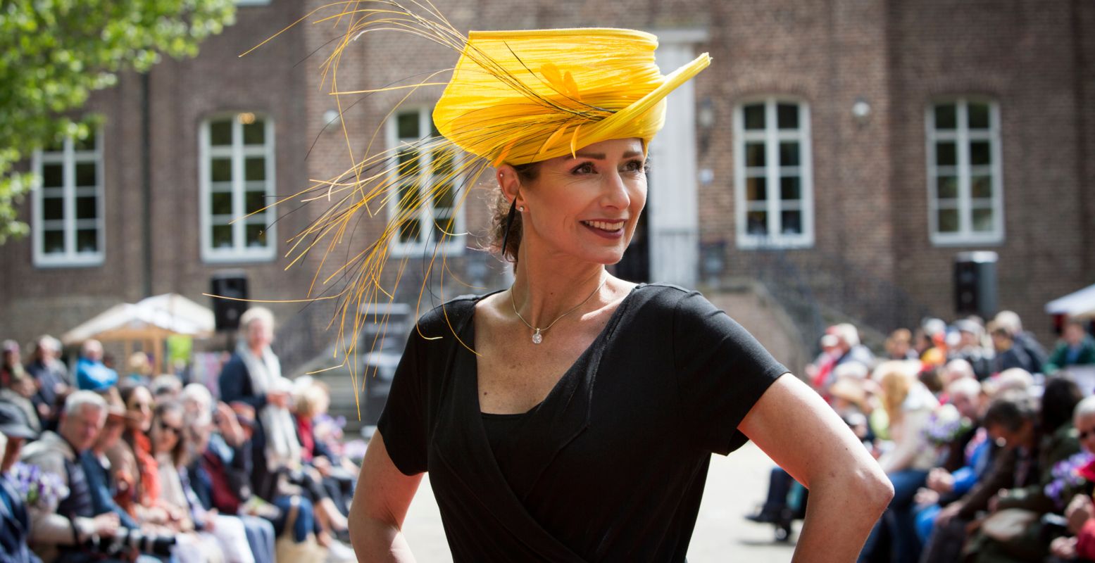 Geniet van een bijzondere hoedjesparade met je hippe moeder! Foto: Kasteeltuinen Arcen © Joyfotografie