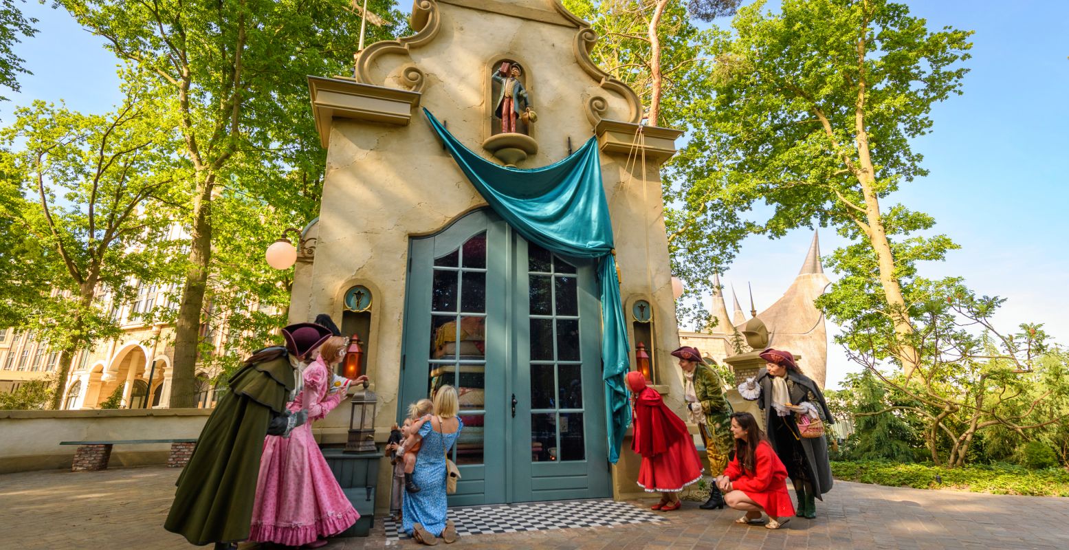 Een feestelijke opening voor de nieuwe bewoner van het sprookjesbos. Foto: Efteling ©