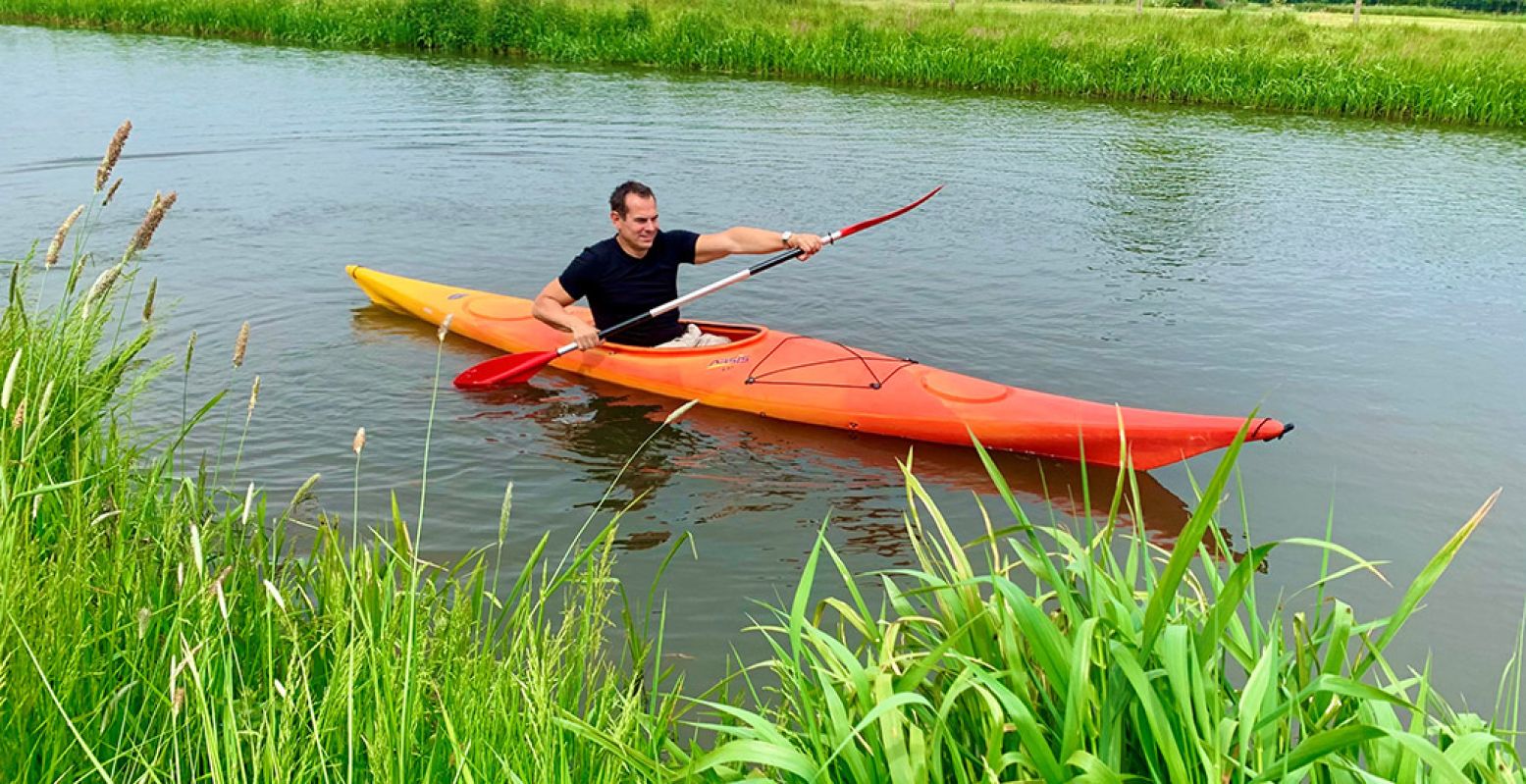 Ontdek de Achterhoek vanaf het water met een snelle kajak of stoere Canadees van Unieke Uitjes. Foto: Unieke Uitjes