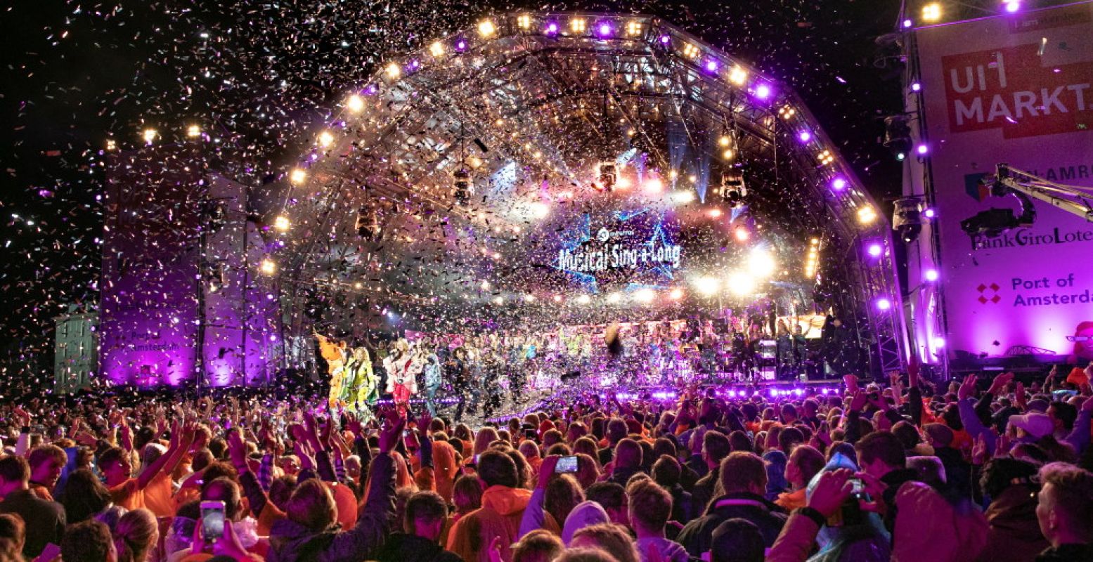 De traditionele afsluiter van de Uitmarkt: de feestelijke Musical Sing-a-Long. Foto: Uitmarkt © Bas Uterwijk.