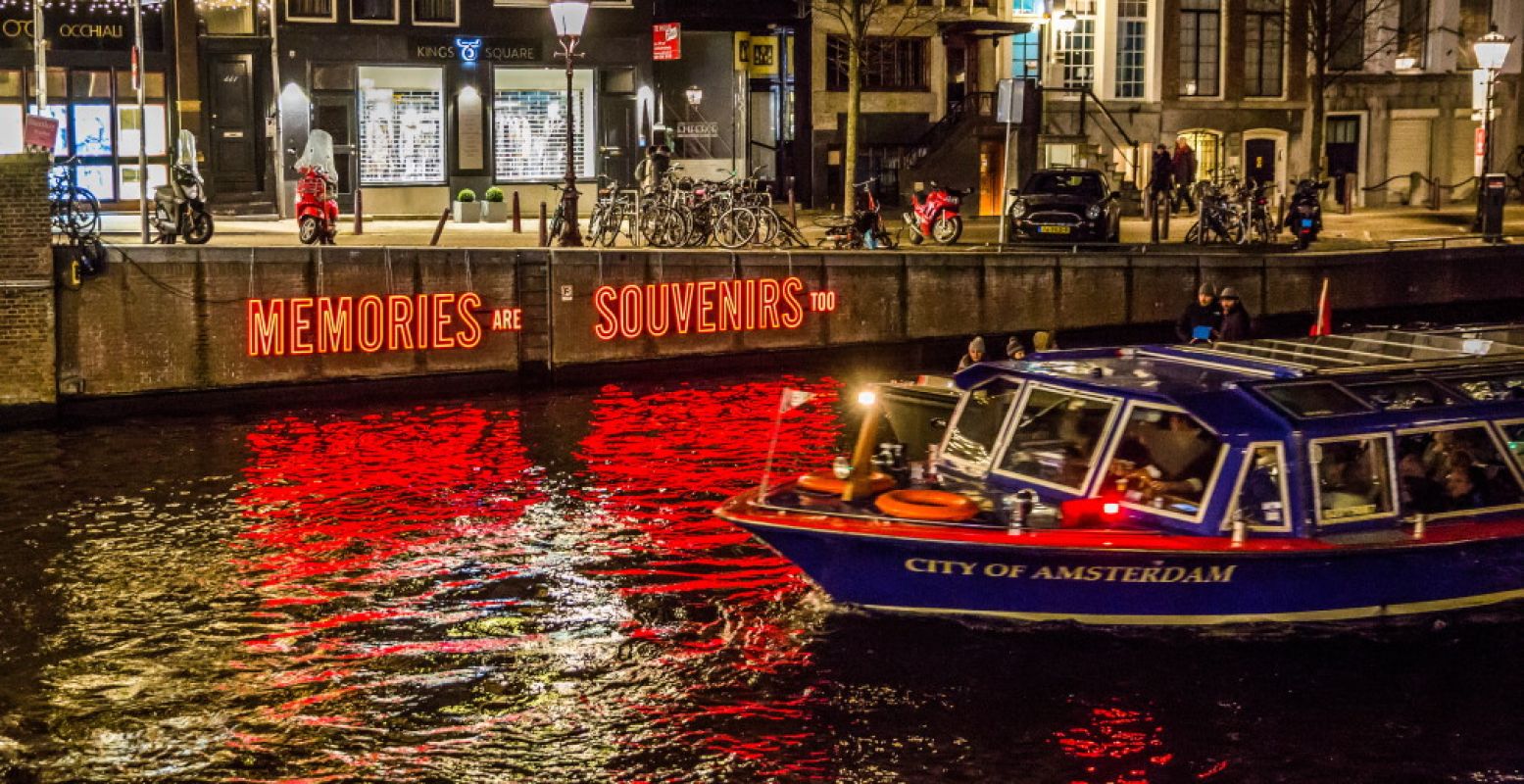 Blue Boat Company heeft drie verschillende Amsterdam Light Festival Cruises om uit te kiezen. Foto: Blue Boat Company © Arjan Broek.