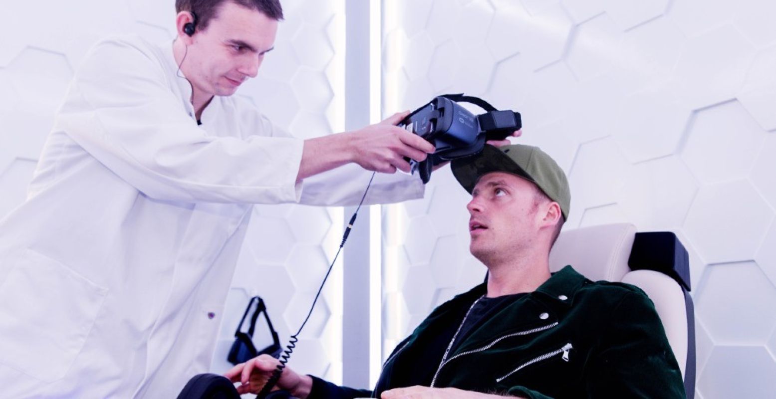 Neem plaats in de doktersstoel in de nieuwe virtual reality attractie in Walibi. Foto: Walibi Holland.