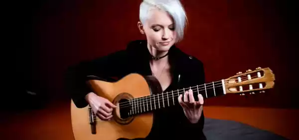 Meesters op de gitaar: Stephanie Jones speelt Piazzolla_s De vier jaargetijden Foto: Het Concertgebouw | Foto geüpload door gebruiker concertgebouw