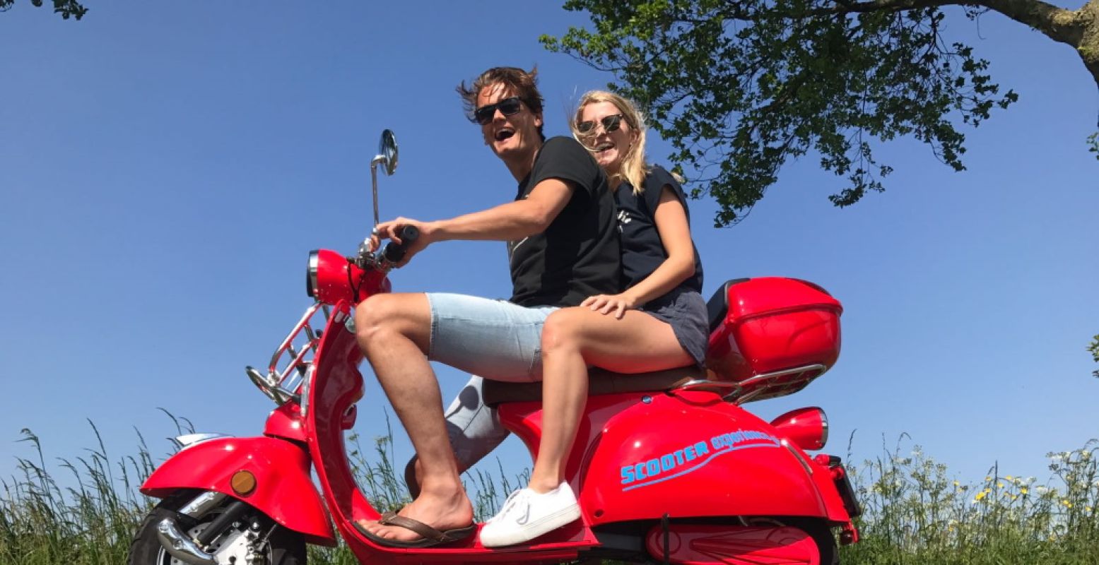 Samen toeren op een eerste date. Foto: Scooter Experience.