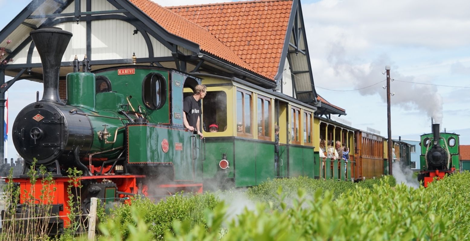 Allemaal aan boord? Dan kan de nostalgische reis beginnen met Stoomtrein Katwijk Leiden.  Foto: Stoomtrein Katwijk Leiden © Leendert Kasius