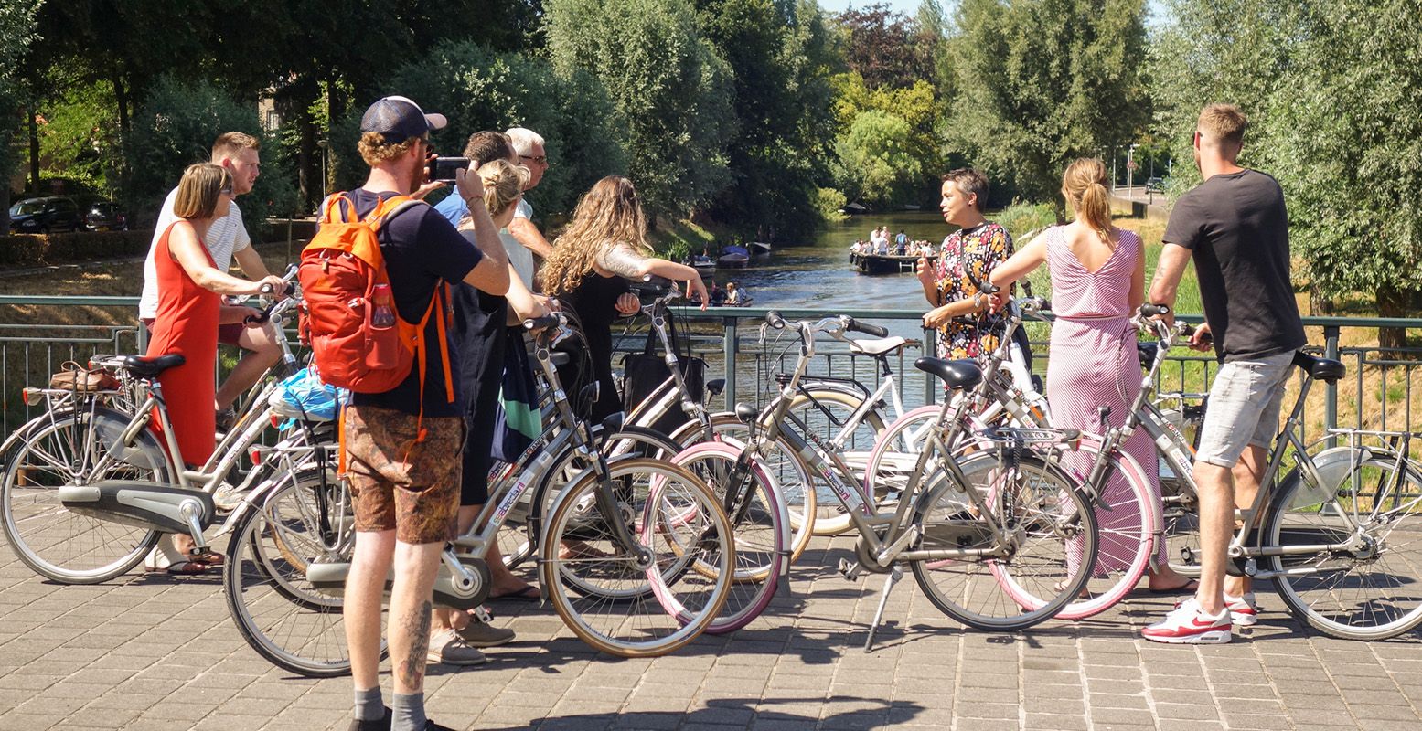 Ga samen met een lokale gids van seeBreda op pad voor een fietstour door Breda. Foto: seeBreda
