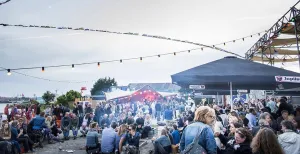 Theaterhoppen in de haven aan het IJ