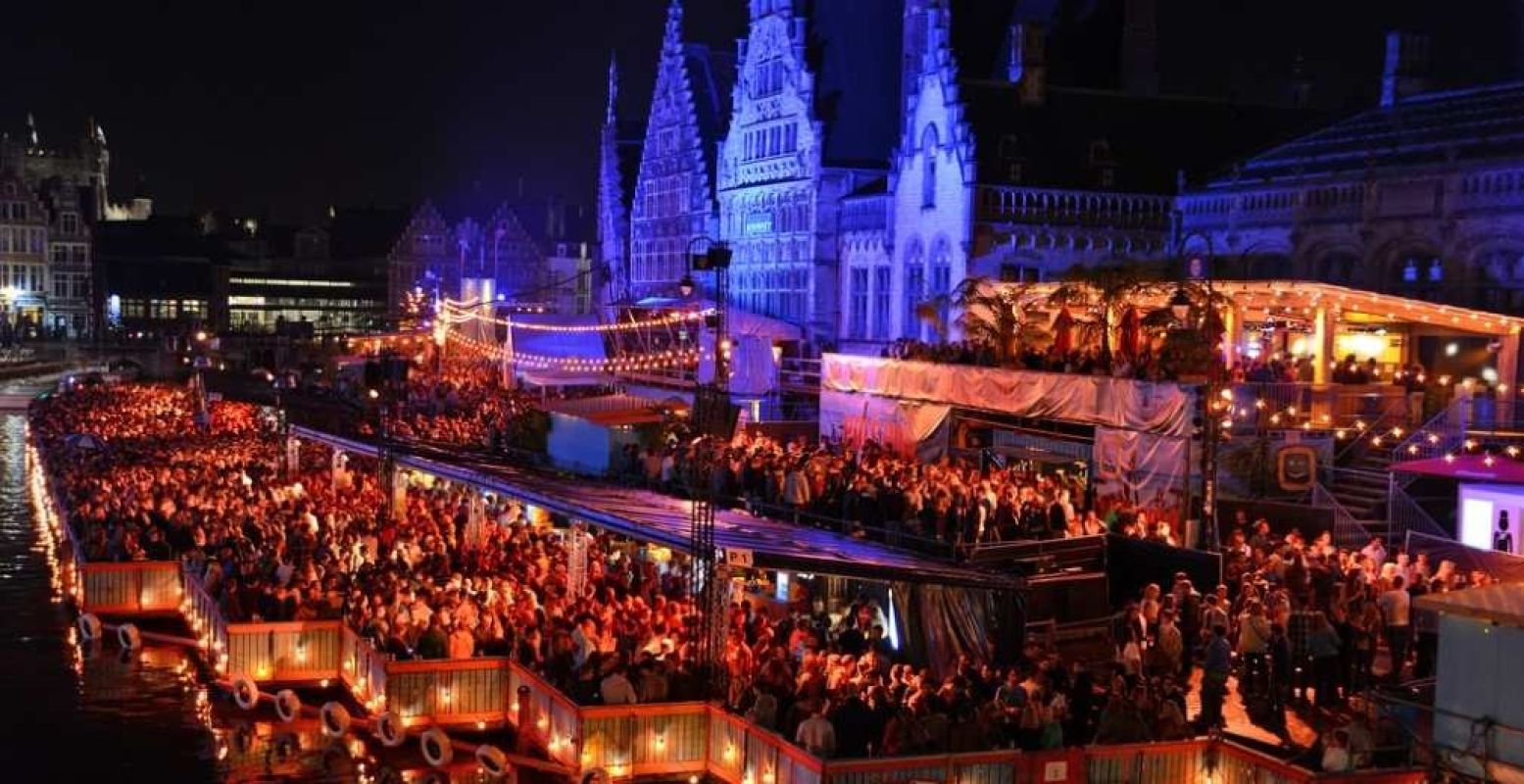 Gezelligheid tot in de late uurtjes. Foto: Gentse Feesten