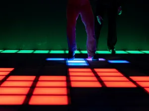 Ga los op de bijzondere LED game-floor. Foto: Plaza Sportz Assen