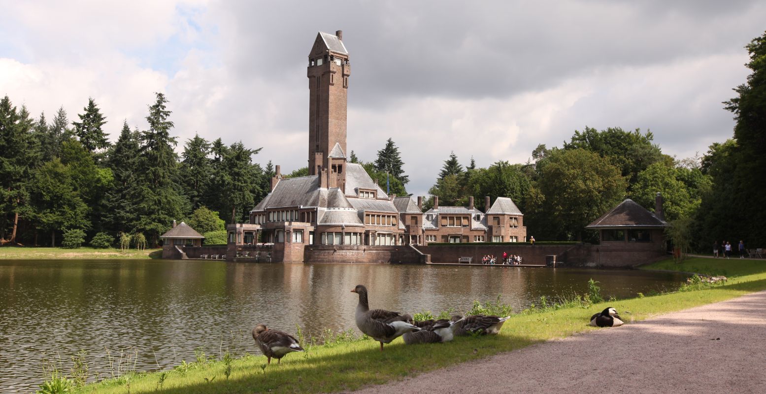 Uitzicht op Jachthuis Sint Hubertus. Foto: Nationaal Park De Hoge Veluwe