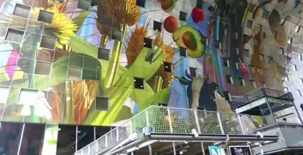 Proef, leef, geniet en bewonder! Neem een kijkje in de Rotterdamse Markthal. Foto:DagjeWeg.NL © Henk Arendse