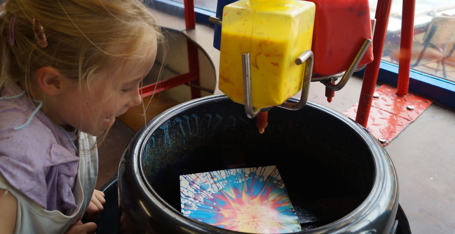 Maak kleurrijke kunstwerken in De Uitvinderij. Foto: DagjeWeg.NL