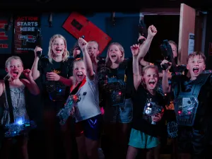 Ga de strijd aan in de lasergame-arena. Foto: Fun Center Amstelveen