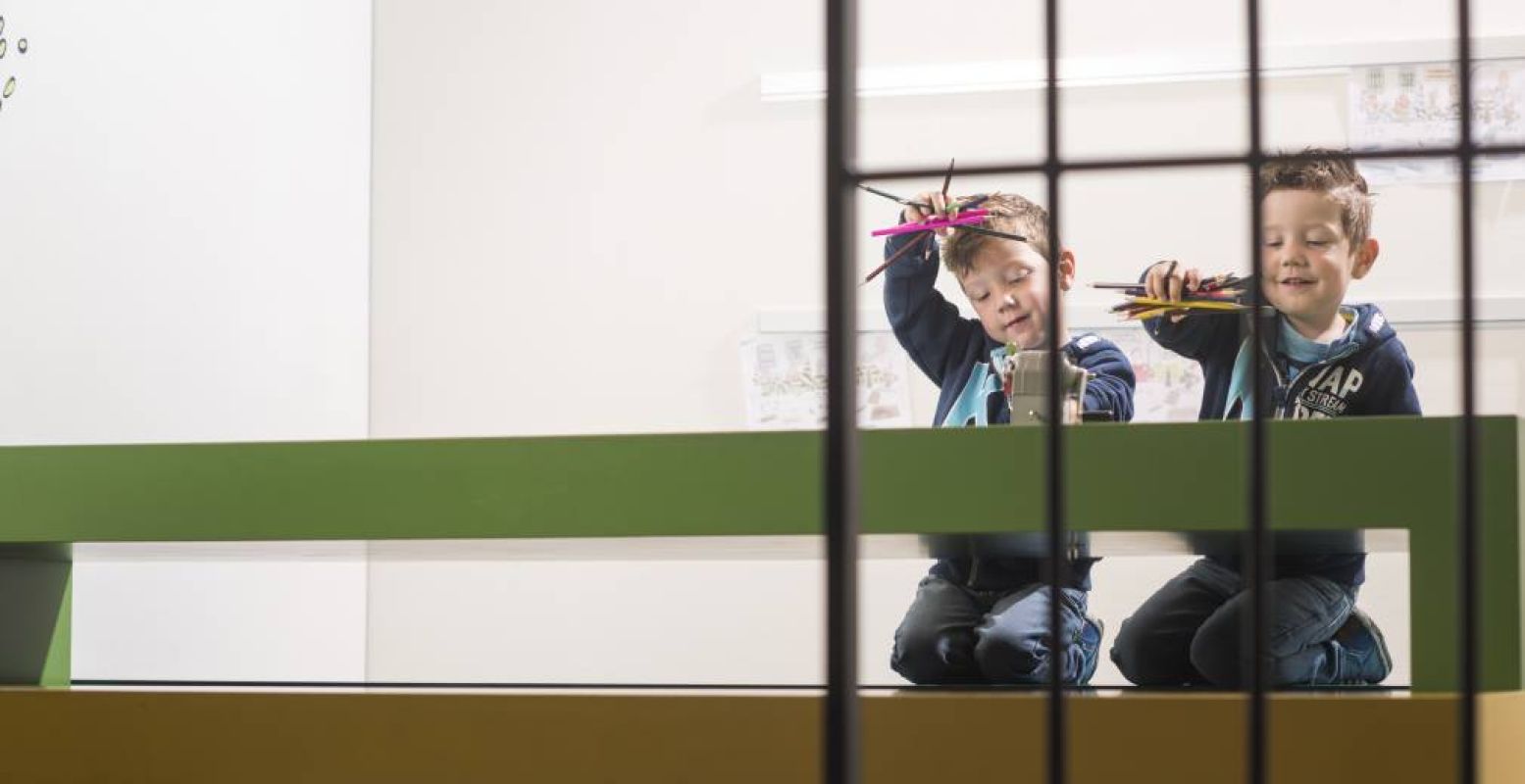 Kinderen kunnen zich lekker uitleven aan de knutseltafel. Foto: Nationaal Gevangenismuseum