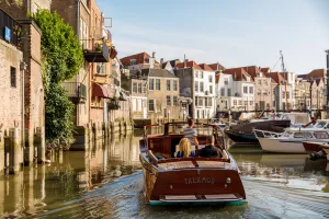 Ontdek Dordrecht vanaf het water. Foto: Si Barone