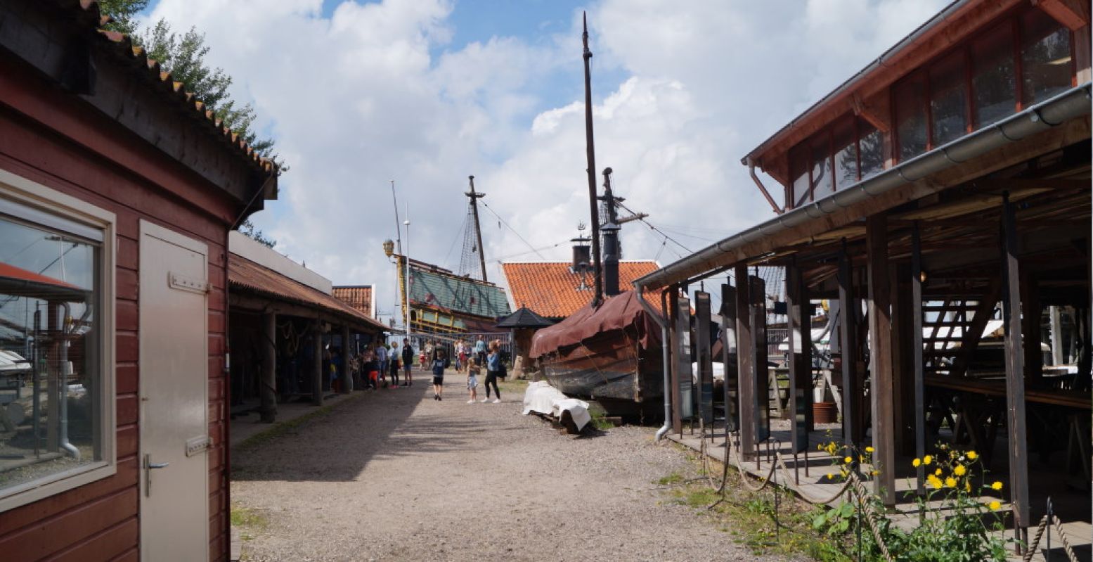 Loop over de werf en ontdek welke ambachten er allemaal met de scheepvaart te maken hebben. Foto: DagjeWeg.NL