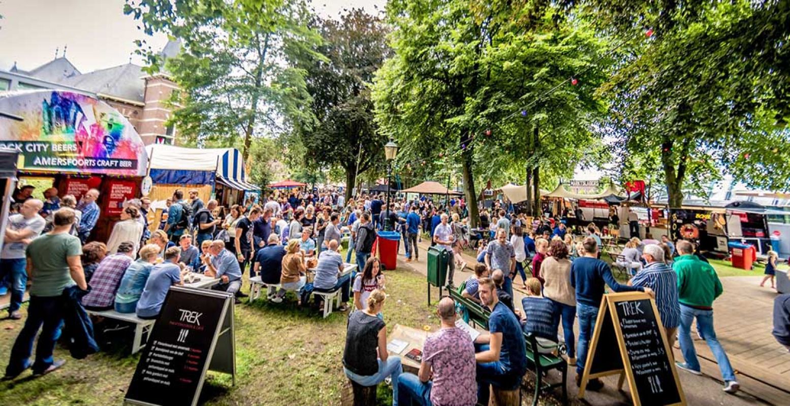 Wijntje, biertje, muziekje, hapje. Geniet van een heerlijk zomerfestival! Foto: Kannen & Kruiken © Dennis Verduin.
