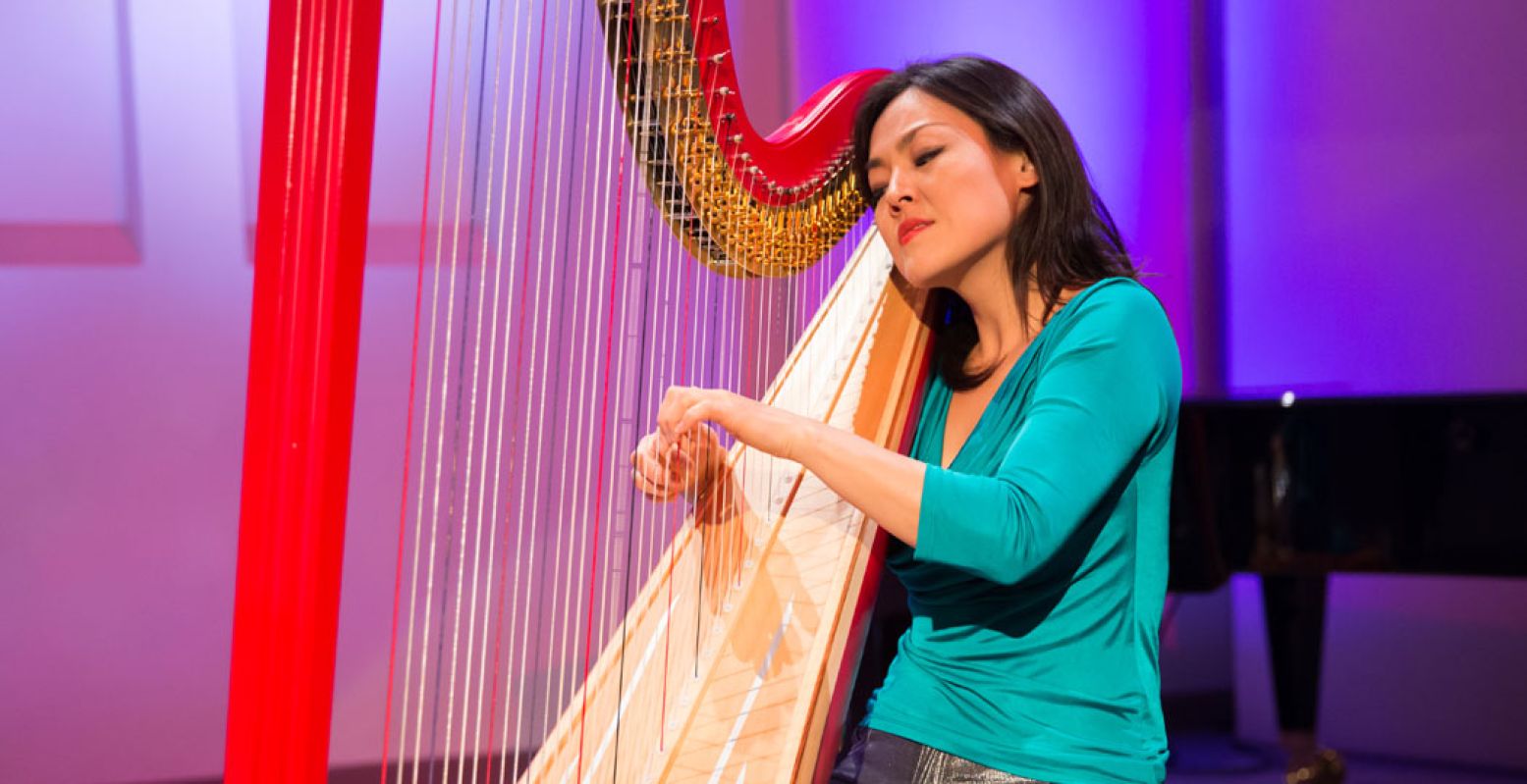 Luister op 10 april naar het unieke livestream concert 'Lavinia Meijer's Musical Tasting' rechtstreeks vanuit de Edesche Concertzaal. Foto: © Ingrid Roes