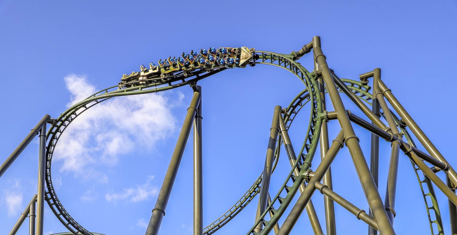 Raas met hoge snelheid door de lucht tijdens een ritje in de Kondaa. Foto: Walibi Belgium