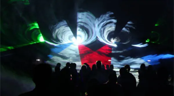 Zanderig spektakel vol theater en lasershows