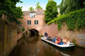 Varen over de Bossche Binnendieze Foto geüpload door gebruiker Stichting Liniebreed Ondernemen.