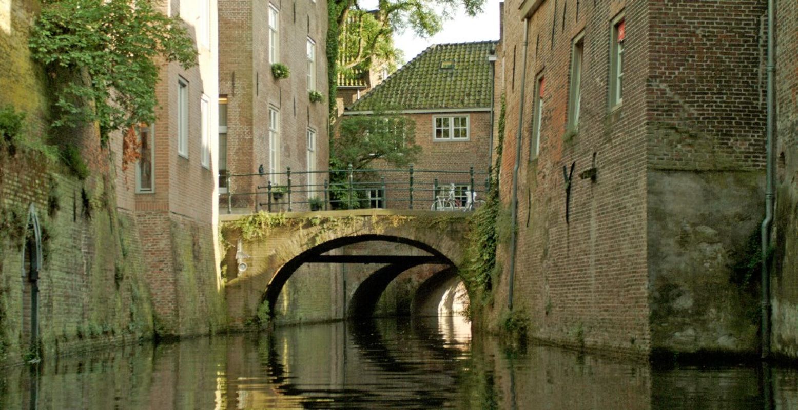 Een dagje Den Bosch is niet compleet zonder een rondvaart over de Binnendieze. Foto: DagjeDenBosch.com