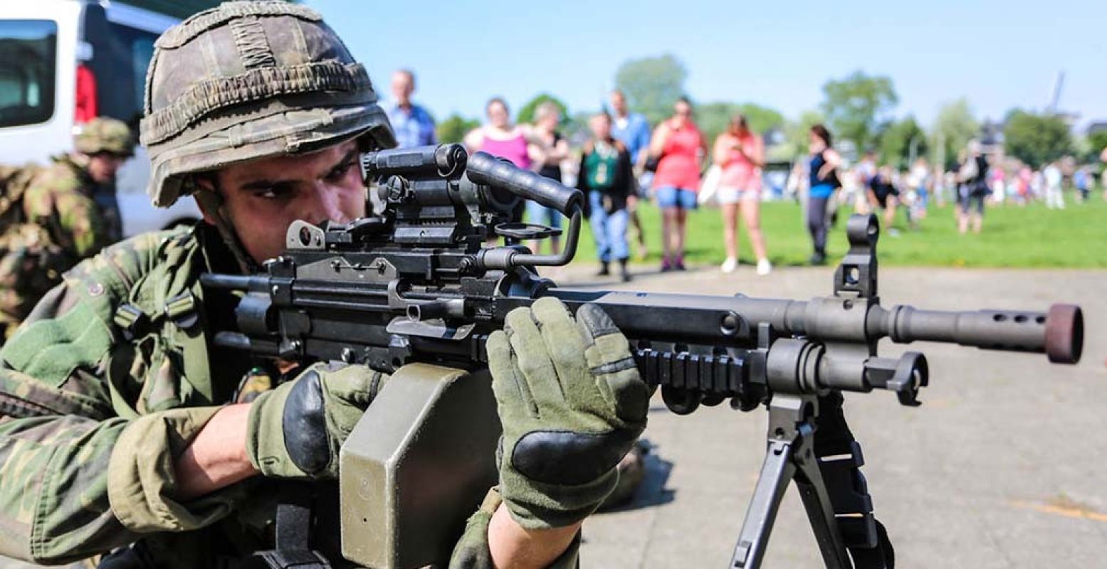 Militairen in overvloed tijdens de Landmachtdagen 2017. Ontmoet ze en vraag ze hoe het is om militair te zijn. Foto:  ministerie van Defensie .