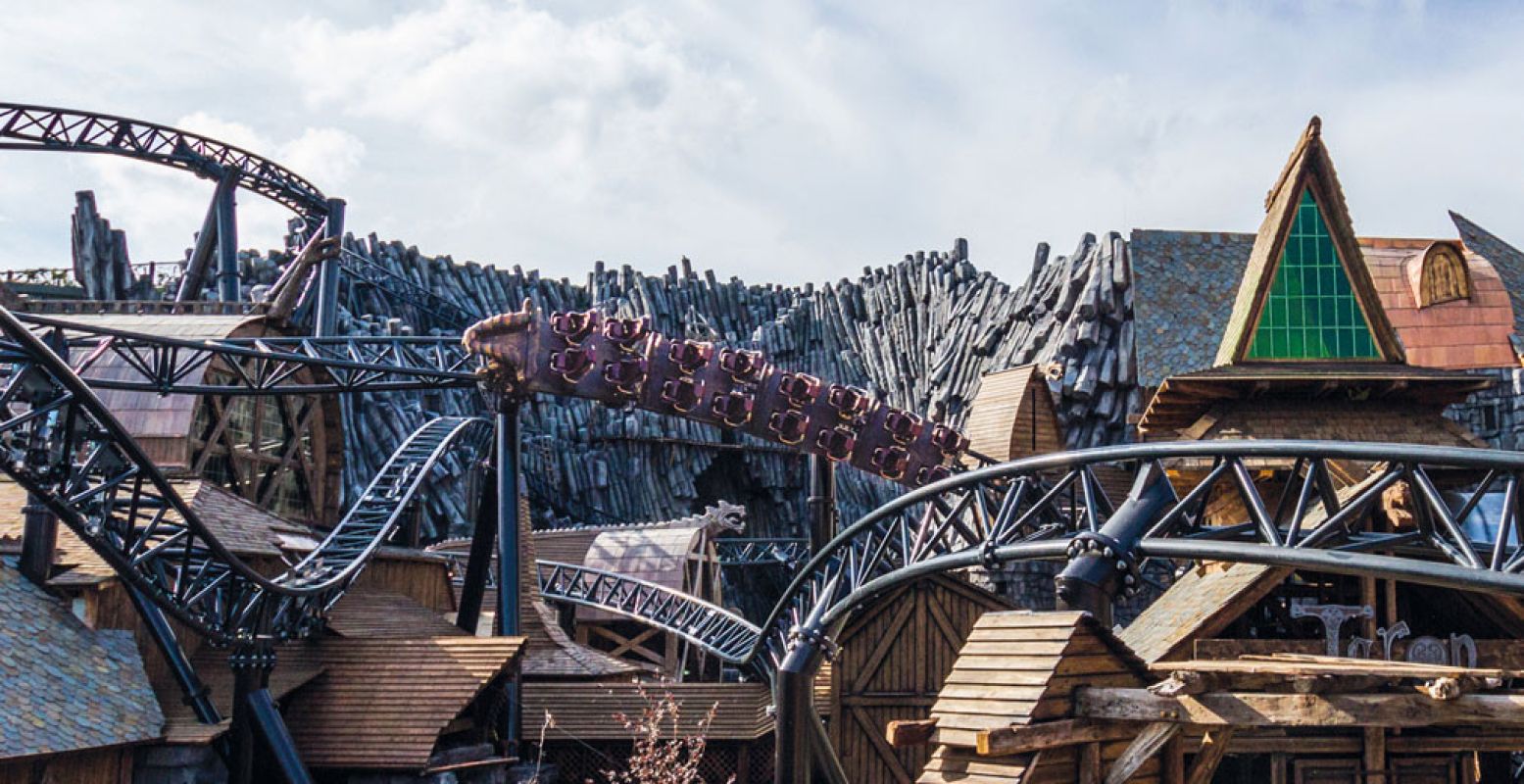 De bloedstollende Taron sjeest voorbij in Klugheim. Foto: Phantasialand.