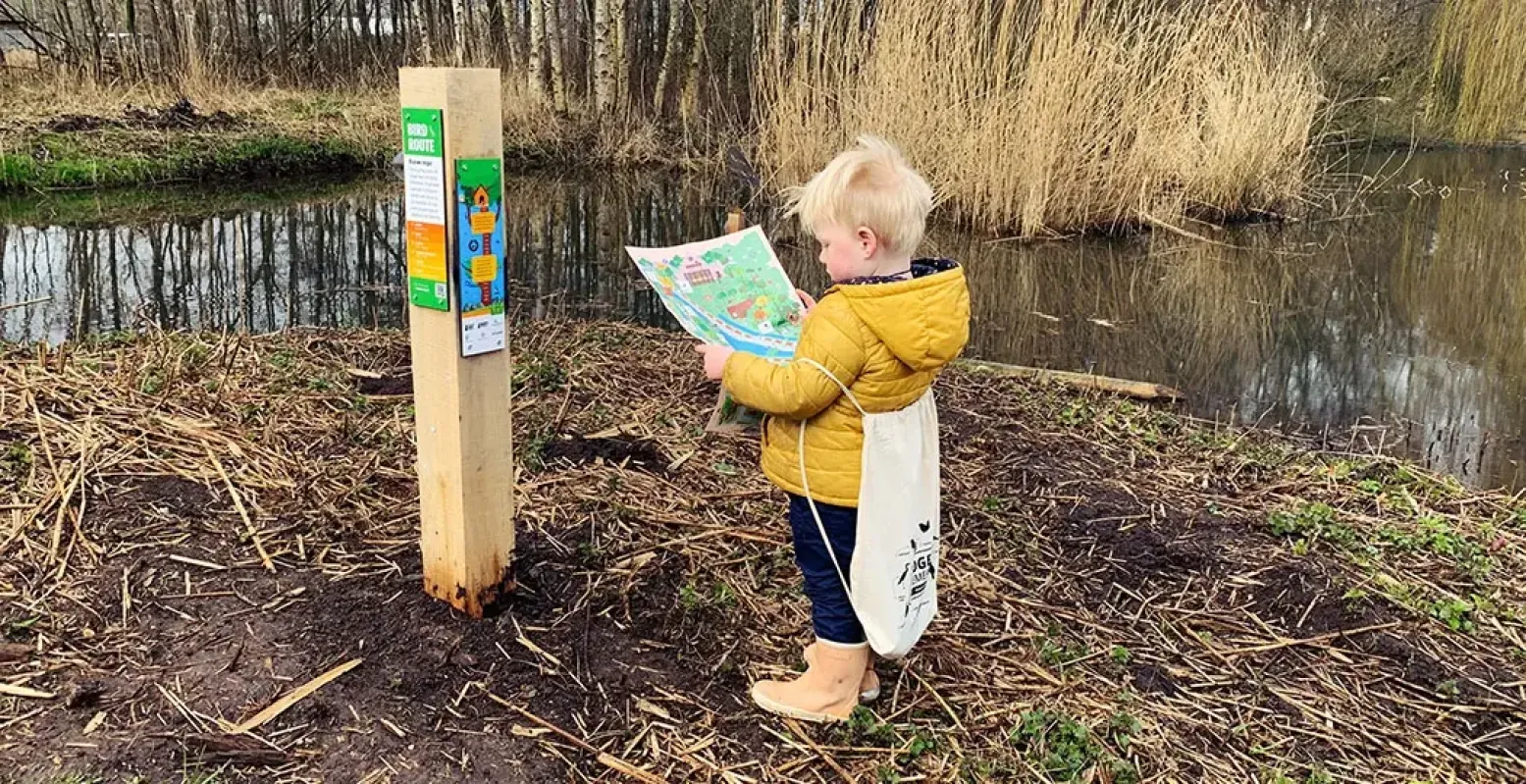 Niet speuren naar eieren, maar naar vogels tijdens Pasen! Een avontuurlijke tocht door de wildernis voor kinderen. Foto: House of Bird