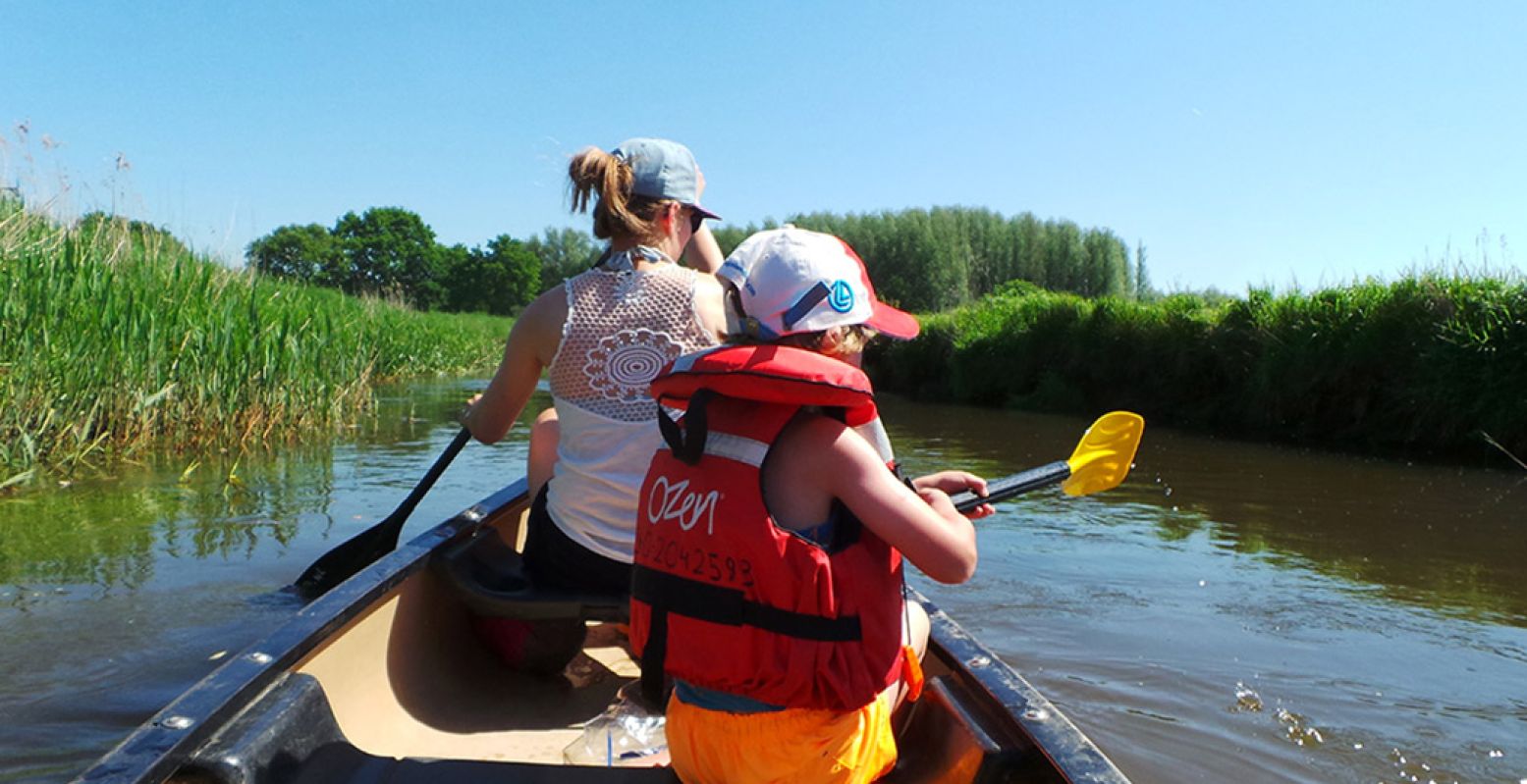 Stap in een kano voor een dag genieten op het water en vaar over de mooie rivier de Dommel met een kano van Rofra. Foto: Rofra