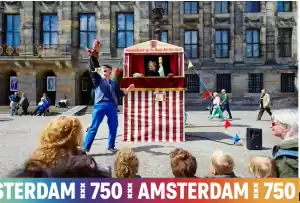 Poppenkastfeest op de Dam in Amsterdam foto: poppenkast op de dam