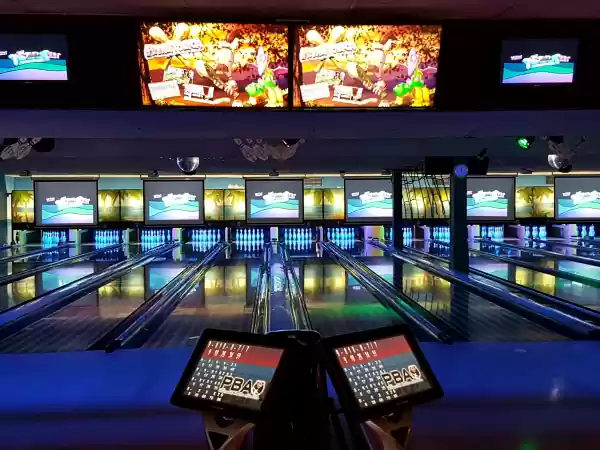Speel een potje bowlen in een sfeervolle setting. Foto: Palm Party House