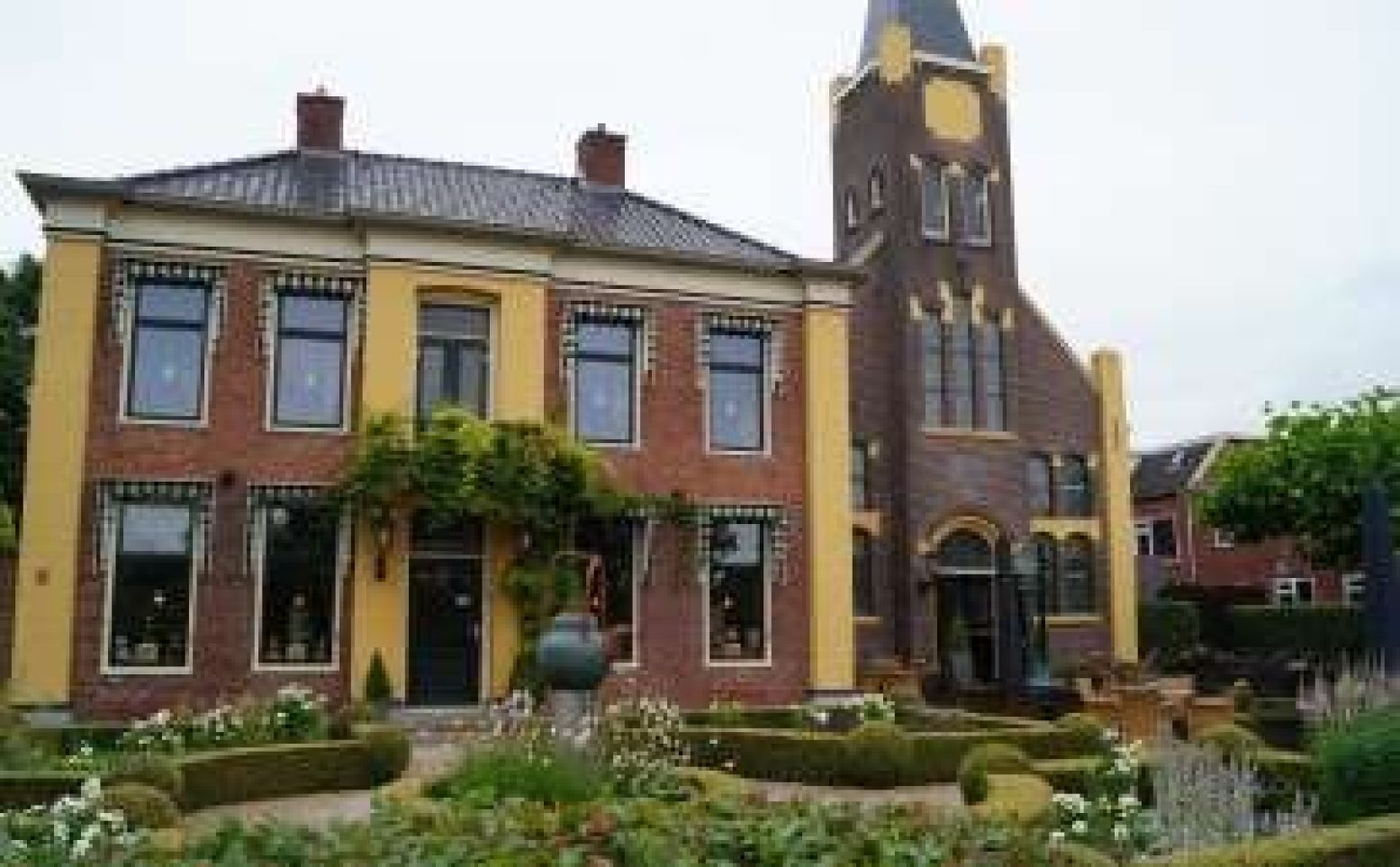 De Theefabriek is gevestigd in de oude kerk van Houwerzijl. Foto: Grytsje Anna Pietersma
