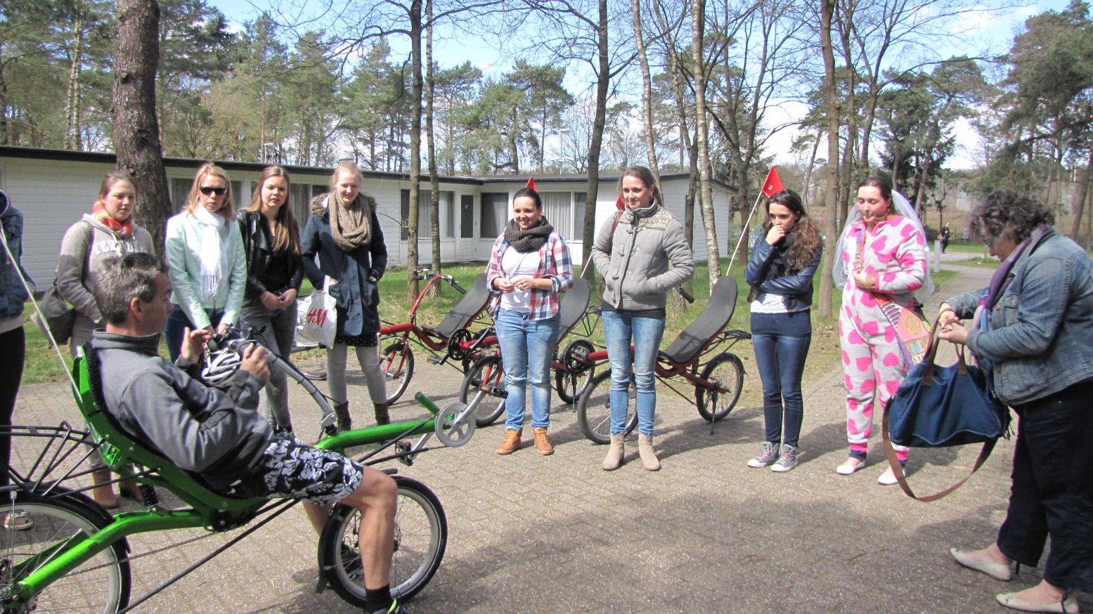 Instructie voor de ligfiets. En dan: op weg! Foto: Treeker Treks