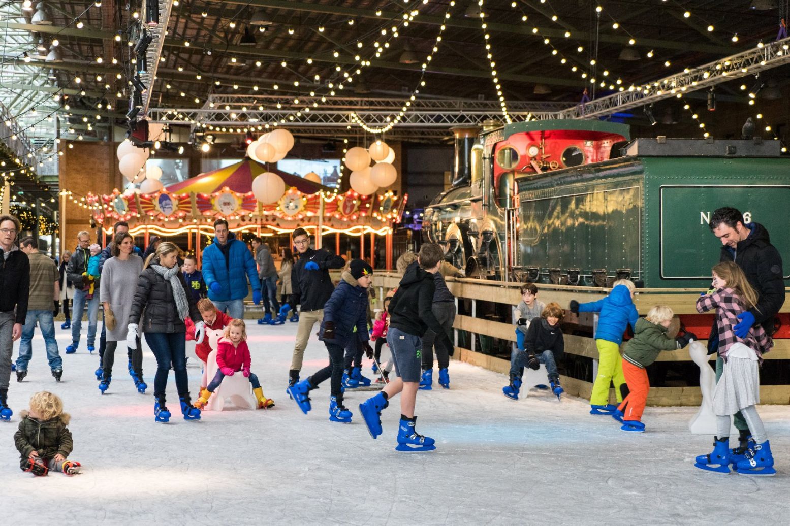 Schaats tussen de treinen op het sfeervolle Winter Station. Foto: Spoorwegmuseum