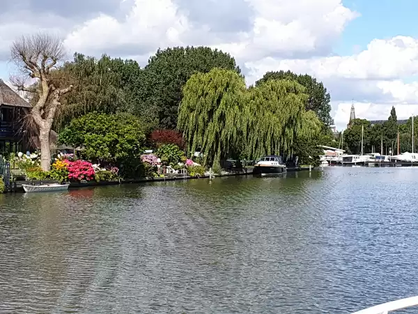 Uitzicht op de jachthaven in Weesp. Foto: Partyrederij Tisset Uitzicht op de jachthaven in Weesp. Foto: Partyrederij Tisset