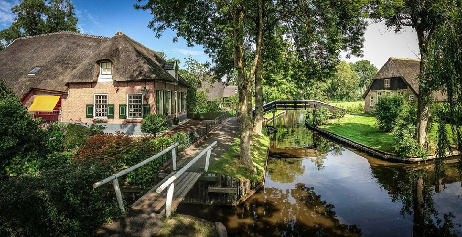 Bewonder Giethoorn vanaf het water. Foto: PublicDomainPictures via  Pixabay 