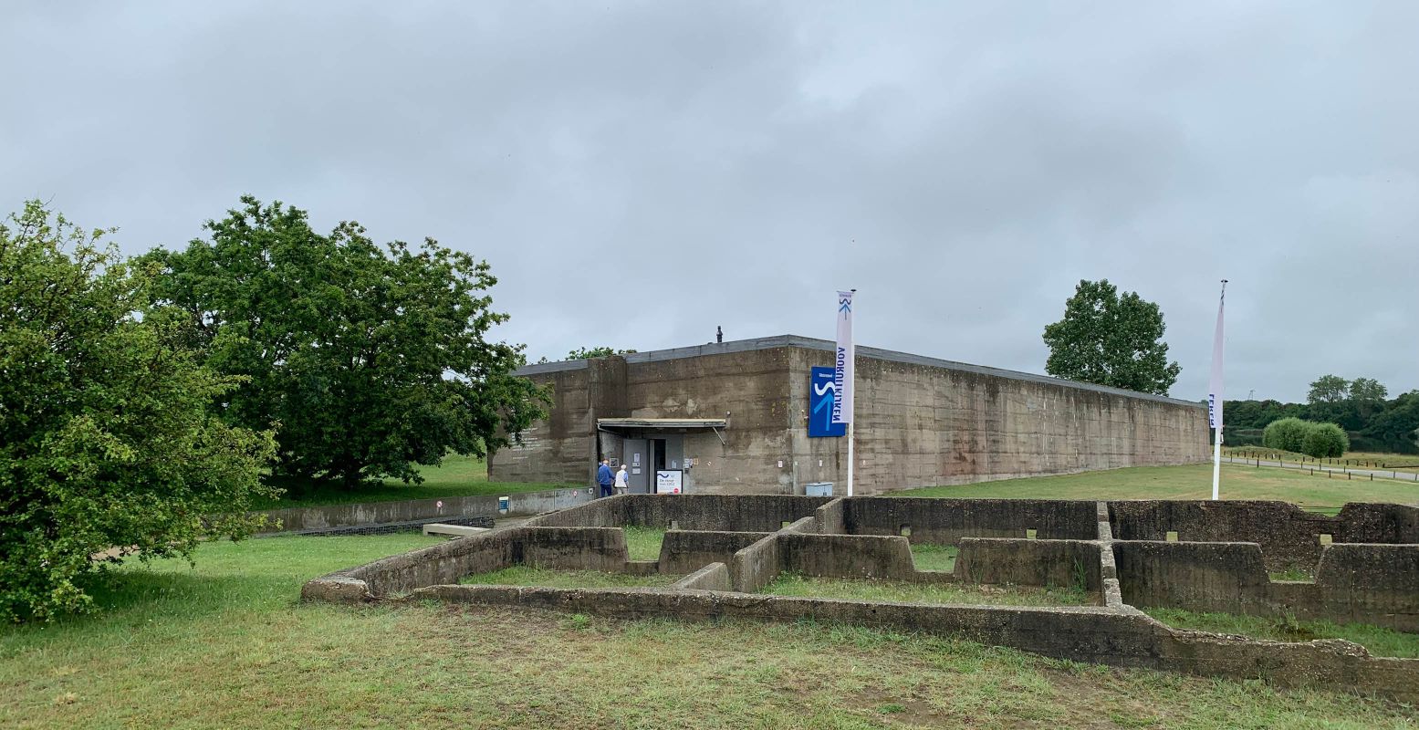 Het Watersnoodmuseum is gevestigd in de vier caissons waarmee de laatste gaten in de dijk werden gedicht. Foto: Redactie DagjeWeg.NL