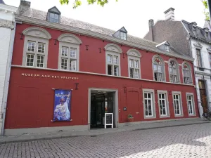 Treed binnen in het Fotomuseum aan het Vrijthof. Foto: André LÃ¶wenthal