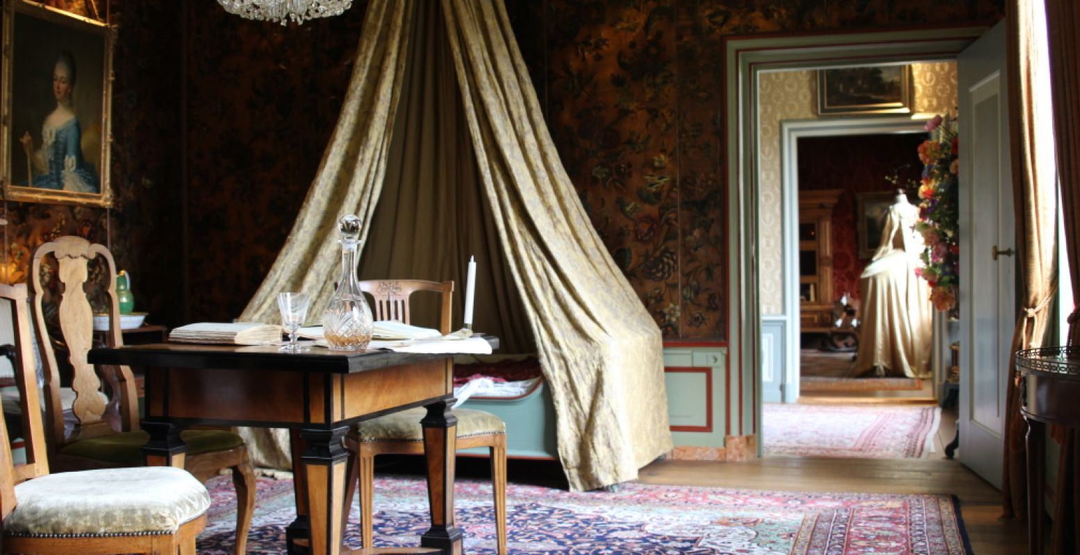 Waan je in de achttiende eeuw in Het Grootste Poppenhuis van Nederland. Aan elk detail is gedacht. Foto: DagjeWeg.NL.