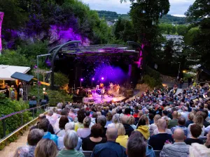 Openluchttheater Valkenburg Geniet van theater met uitzicht op de Limburgse heuvels. Foto: © Diana Smeets
