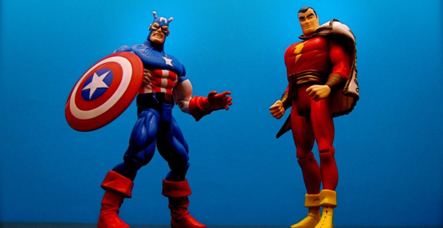 'Captain America vs. Captain Marvel (42/365)'. Foto:  JD Hancock . Licentie:  Sommige rechten voorbehouden . Bron:  Flickr.com 