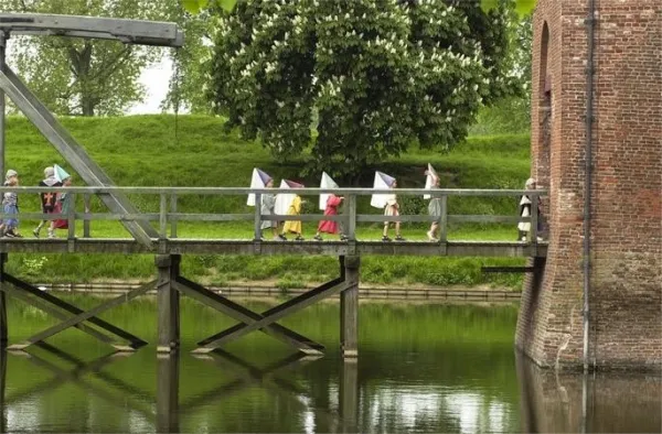 Spannende geschiedenisles tijdens dagje weg